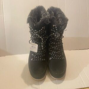 Chooka Black Quilted Boots with Faux Fur